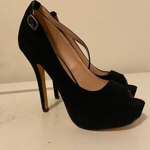 4.5 inch suede black open toed shoe